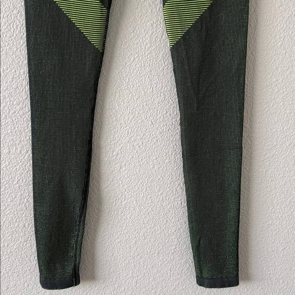 Alo‎ Yoga Women’s Green Seamless illusion Leggings Small